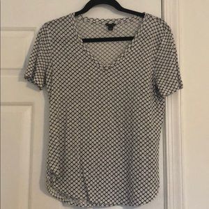 Ann Taylor linen v neck tee